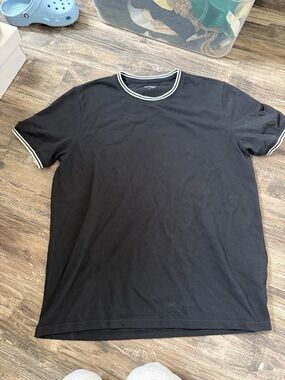 Old Navy Black Short-Sleeve Crewneck T-Shirt with White Contrast Trim